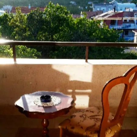Peaceful Two Bedroom Apartman